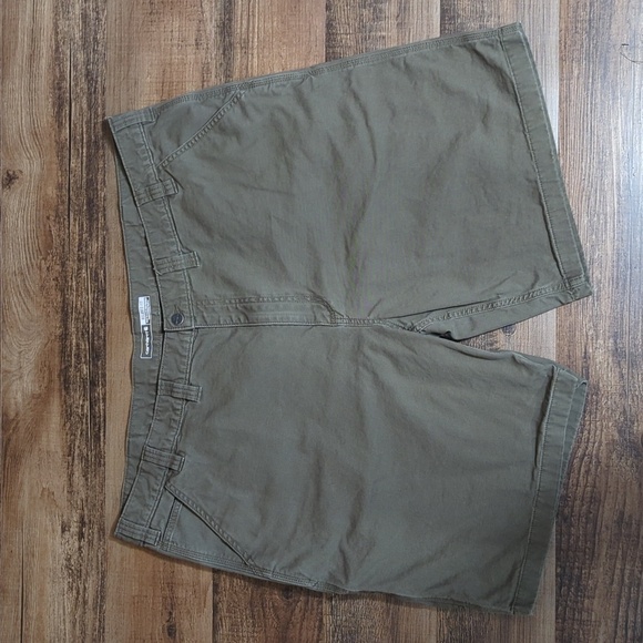 Carhartt Rugged Flex Relaxed Fit Canvas Work Shorts Size 48x9" in Olive Green - Picture 1 of 7